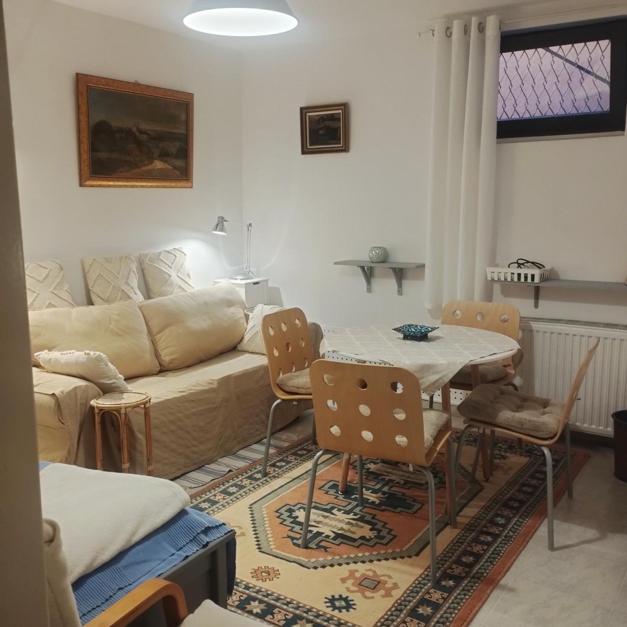 B&B Family Basement Apartment, Breakfast, Free Parking, 5Km From Tulln Chorherrn Ngoại thất bức ảnh